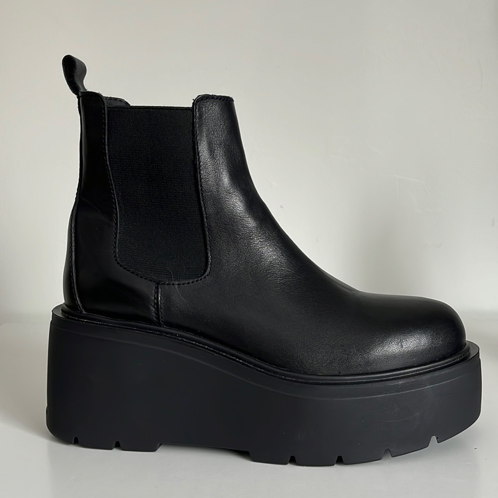 Steve Madden Platform Chelsea Boot